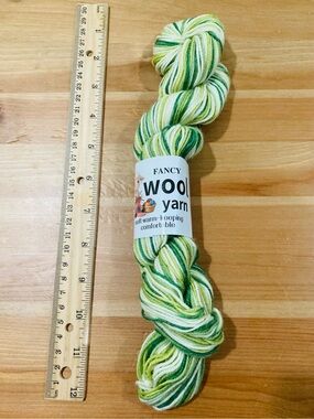 NWT Fancy Wool Yarn 50g 85% Australian Wool 🐑 10% Camel 🐪  5% Anti-Pilling Fiber